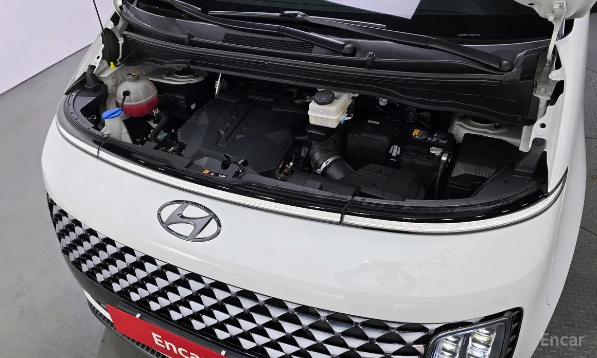 Hyundai Staria 2021 L3.5 Lounge 9-Seater