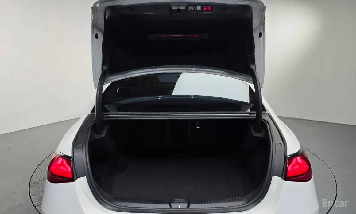 Mercedes-Benz E-Class 2024 E200 Avantgarde