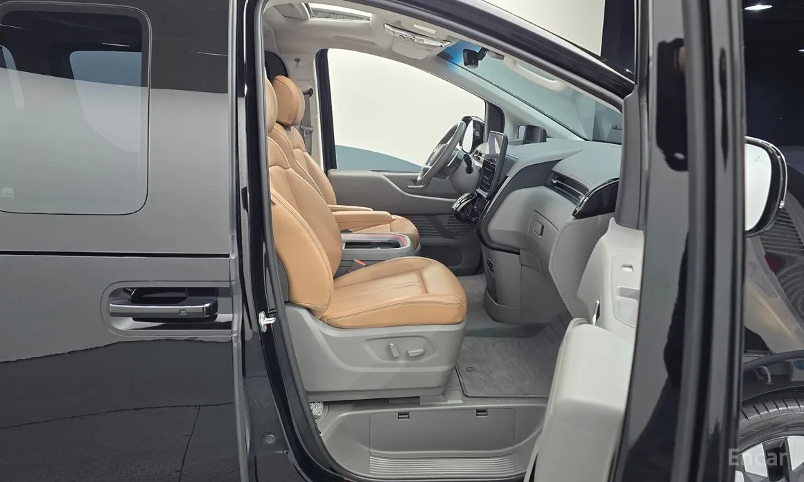 Hyundai Staria 2021 4WD Lounge 9-Seater