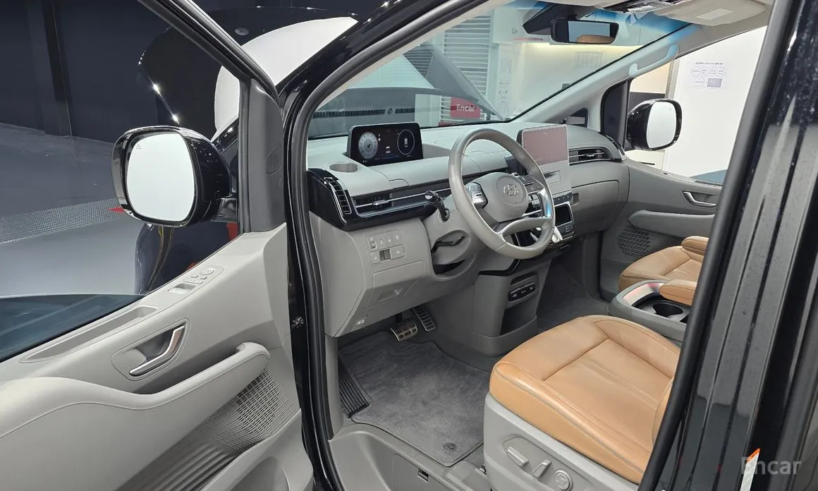 Hyundai Staria 2021 4WD Lounge 9-Seater