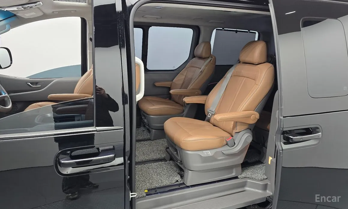 Hyundai Staria 2021 4WD Lounge 9-Seater
