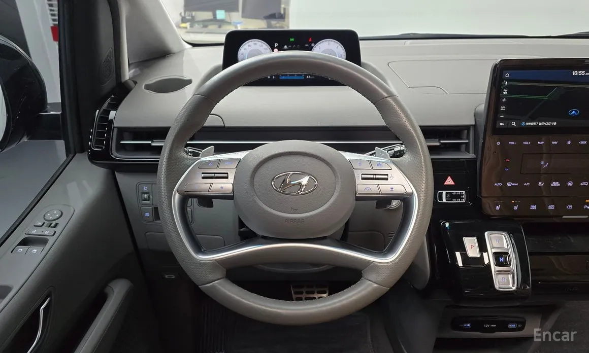 Hyundai Staria 2021 4WD Lounge 9-Seater