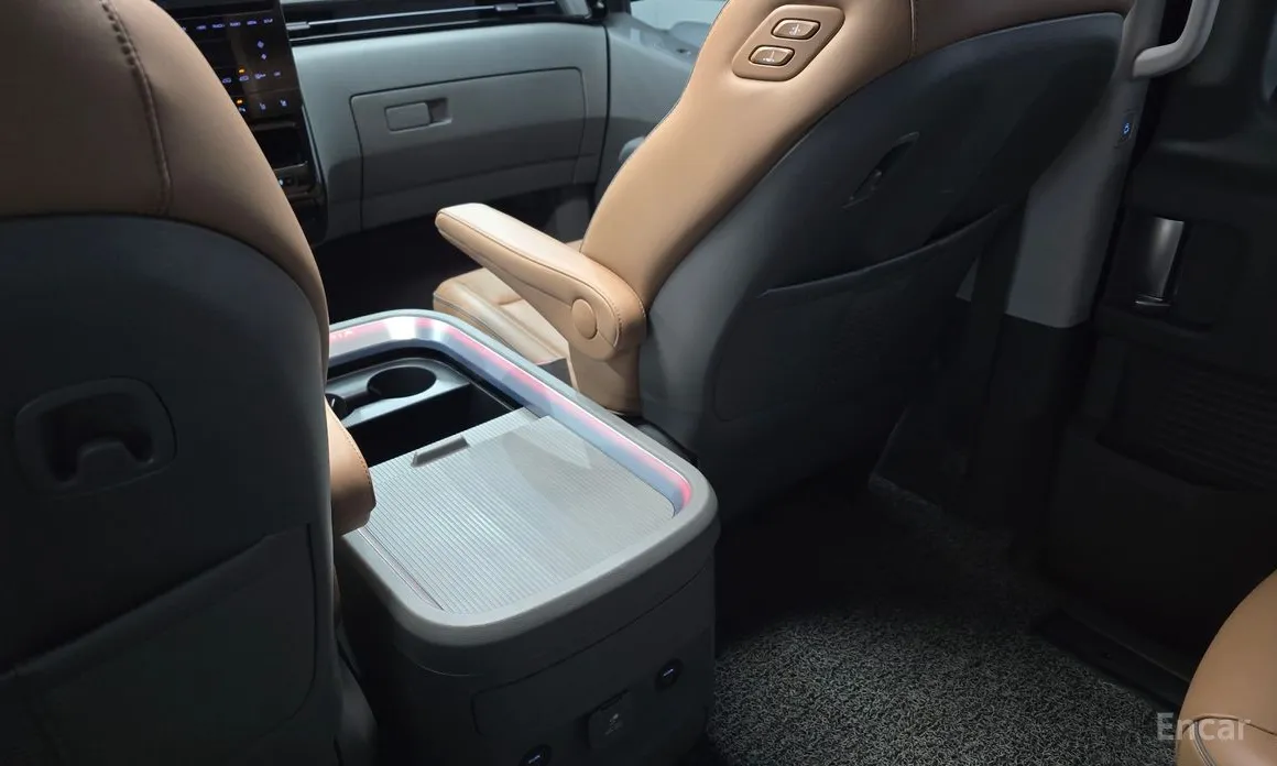 Hyundai Staria 2021 4WD Lounge 9-Seater