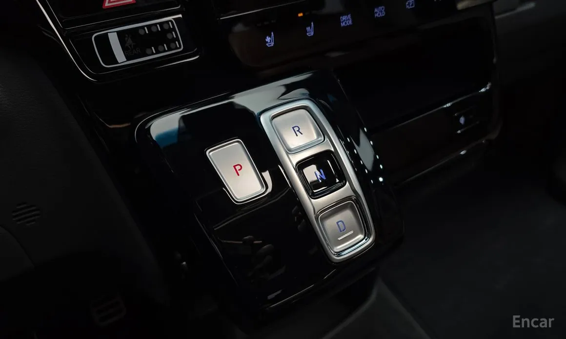 Hyundai Staria 2021 4WD Lounge 9-Seater