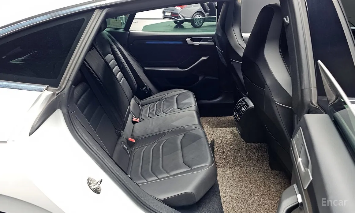 Volkswagen Arteon 2018 2.0 TDI R-LIINE 4Motion