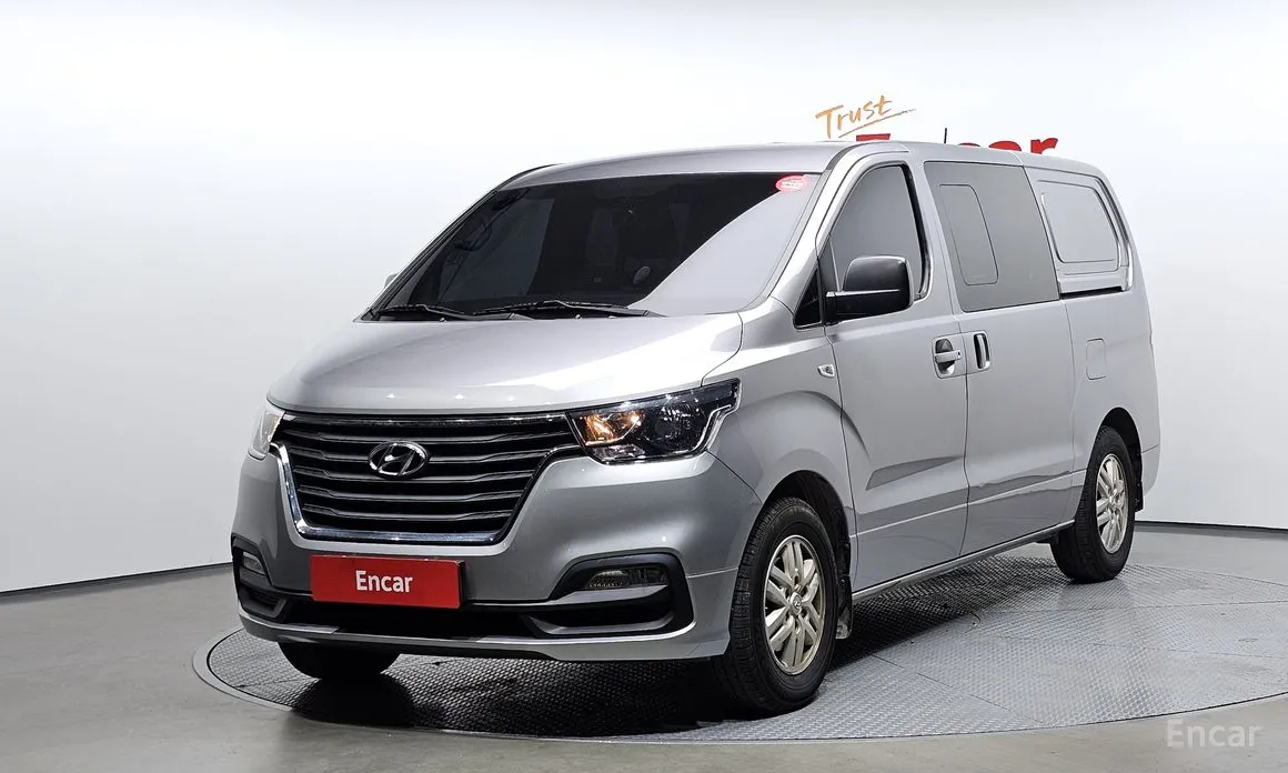 Hyundai Starex 2017 Van 5-Seater