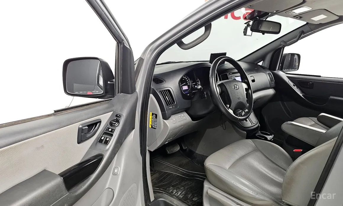 Hyundai Starex 2017 Van 5-Seater