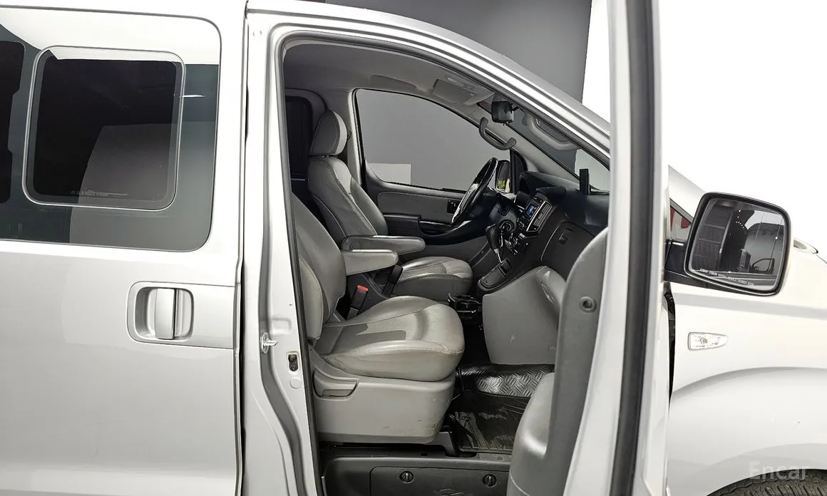 Hyundai Starex 2017 Van 5-Seater
