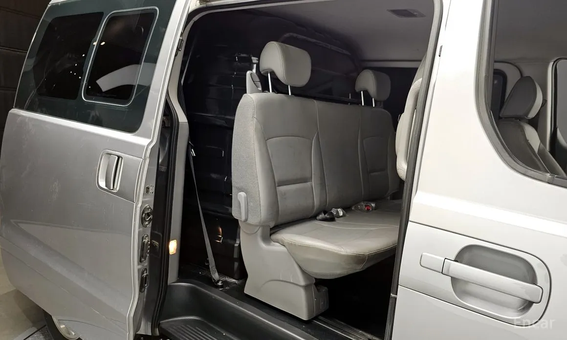 Hyundai Starex 2017 Van 5-Seater