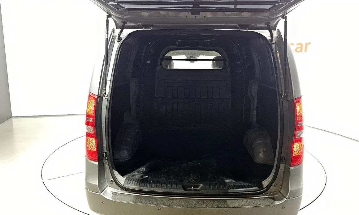 Hyundai Starex 2017 Van 5-Seater