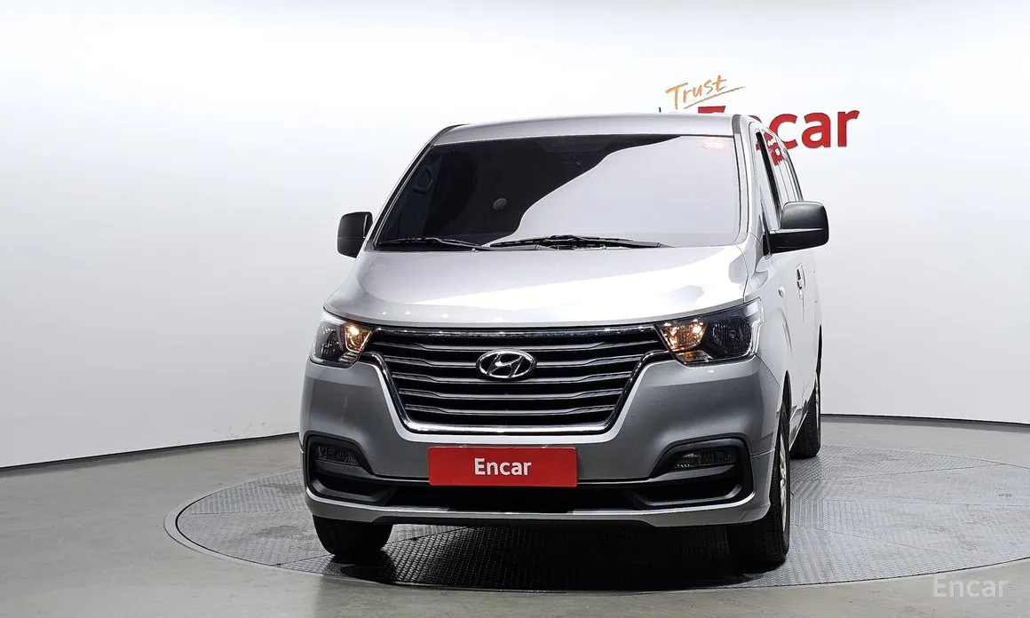 Hyundai Starex 2017 Van 5-Seater