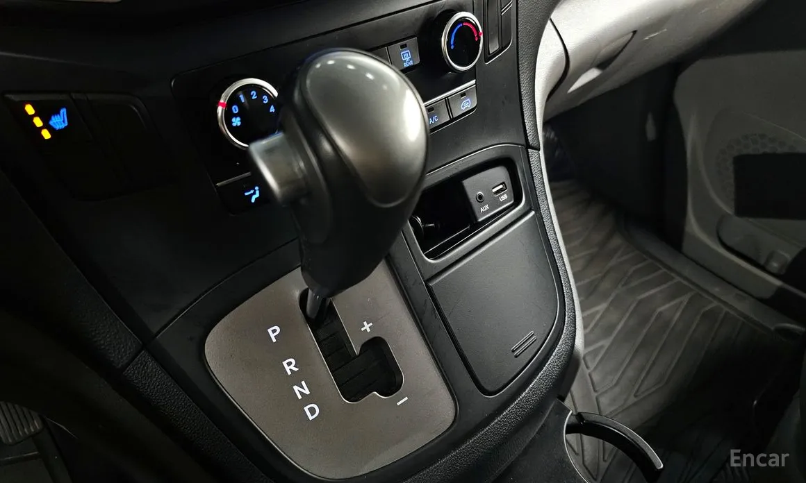 Hyundai Starex 2017 Van 5-Seater