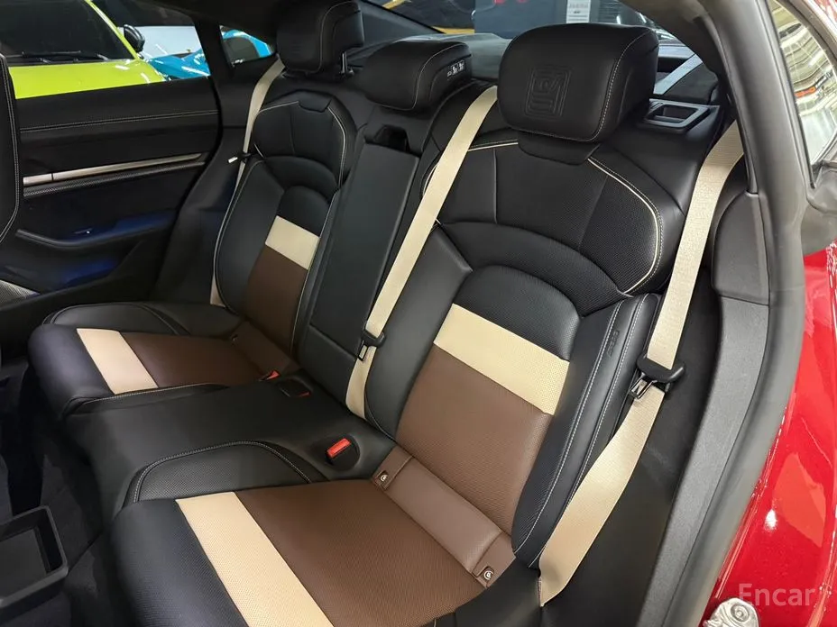 Porsche Taycan 2020 Turbo