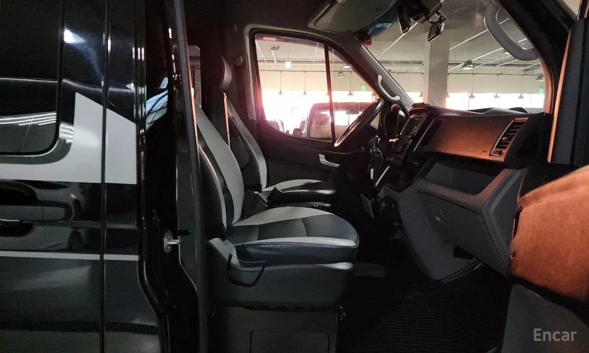 Hyundai Solati 2015 15-seater