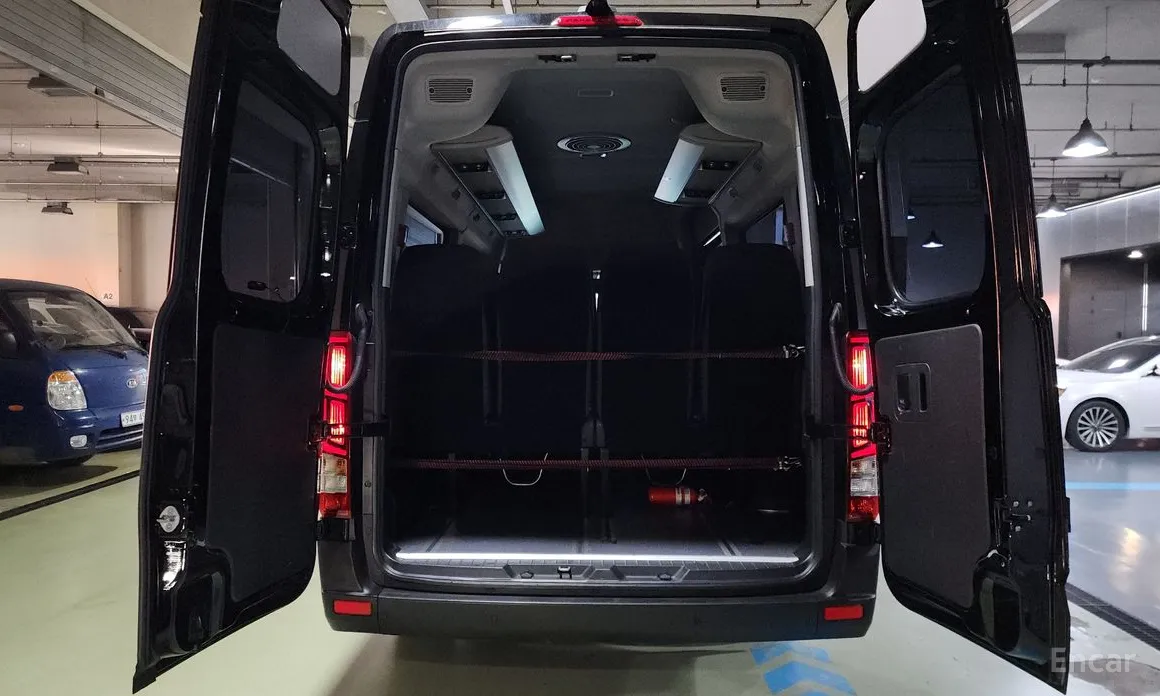 Hyundai Solati 2015 15-seater