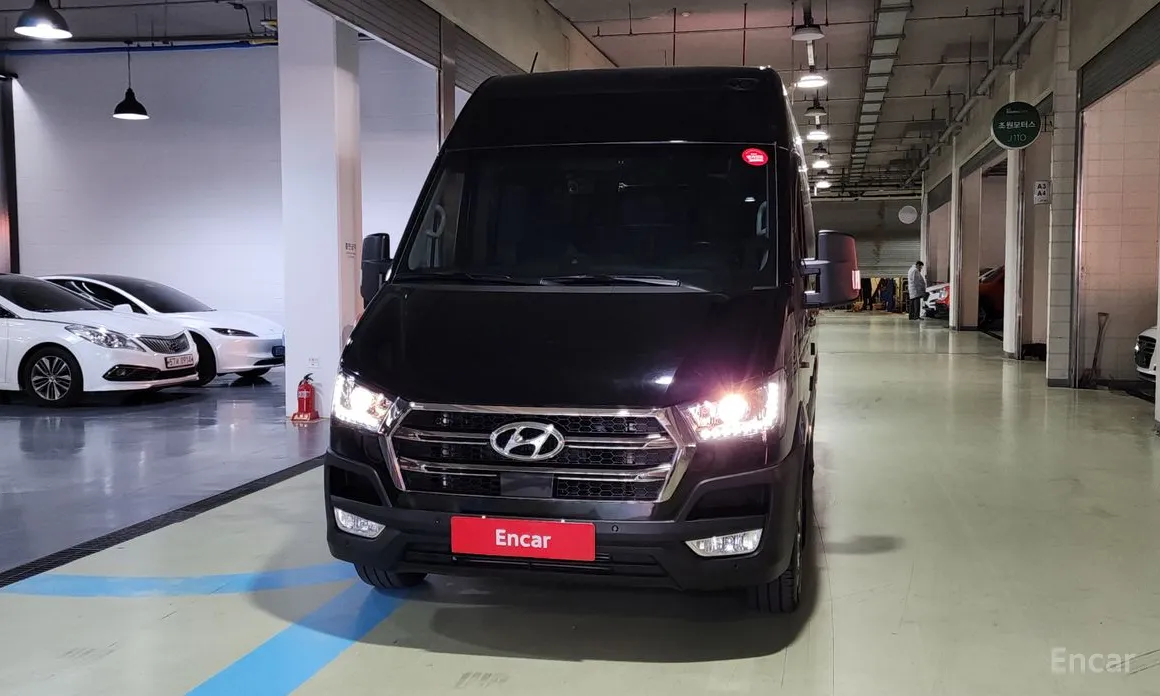 Hyundai Solati 2015 15-seater