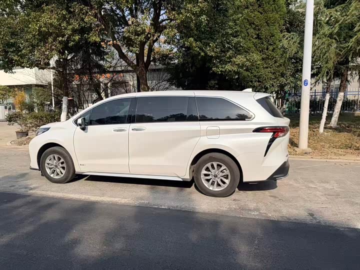Toyota Granvia 2024 2024款 2.5L混动 舒适版