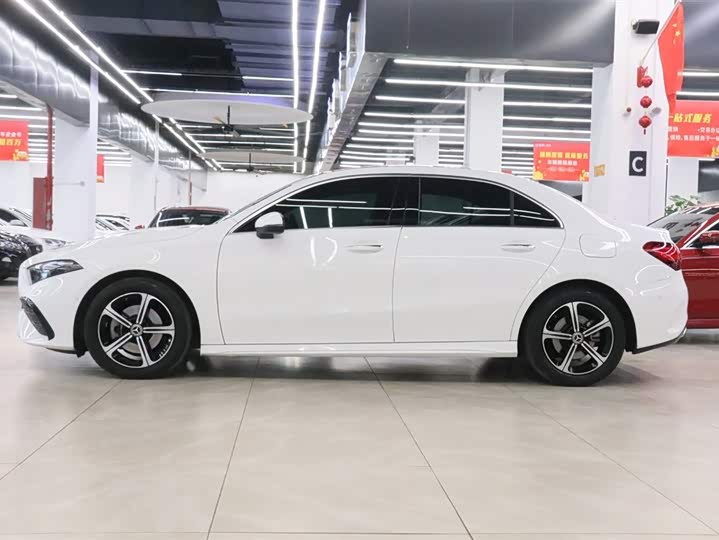 Mercedes-Benz A-Class 2024 2024款 改款 A 200 L 时尚型