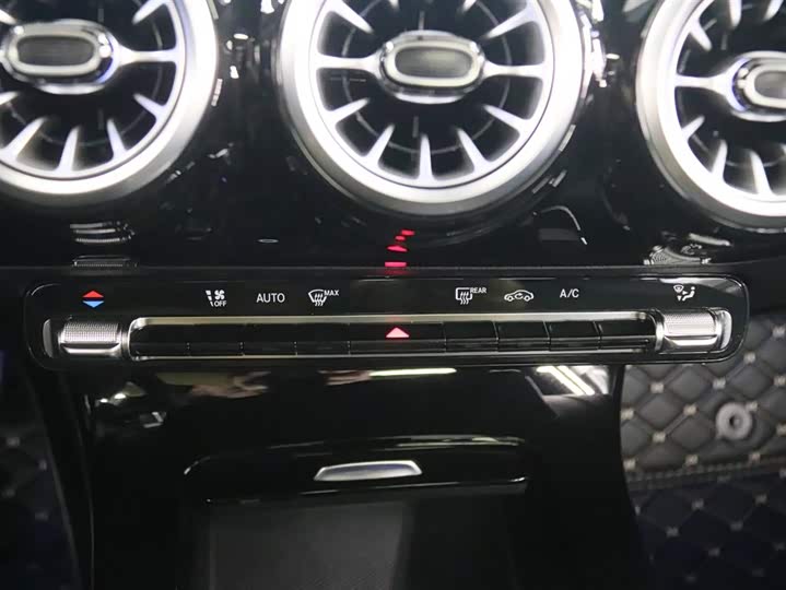 Mercedes-Benz A-Class 2024 2024款 改款 A 200 L 时尚型