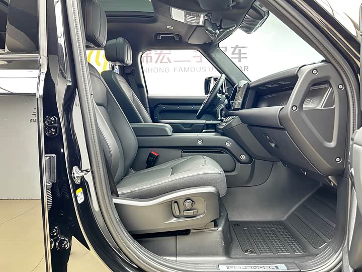 Land Rover Defender 2025 2025款 110 3.0T P400 X-Dynamic HSE