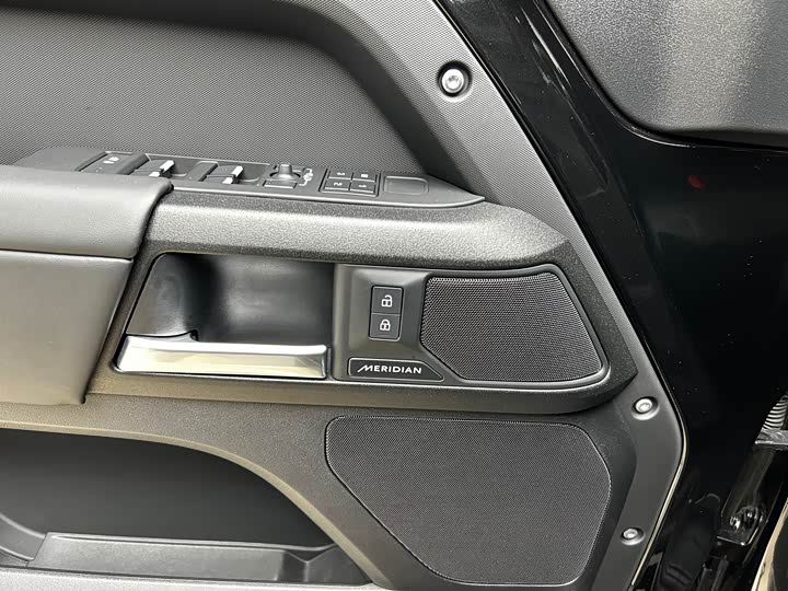 Land Rover Defender 2025 2025款 110 3.0T P400 X-Dynamic HSE