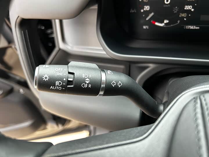 Land Rover Defender 2025 2025款 110 3.0T P400 X-Dynamic HSE