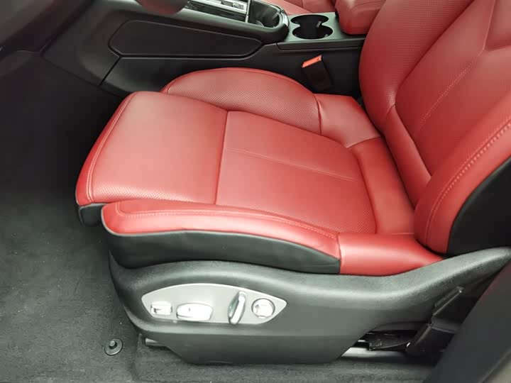 Porsche Macan 2025 2025款 Macan 2.0T 逐梦版