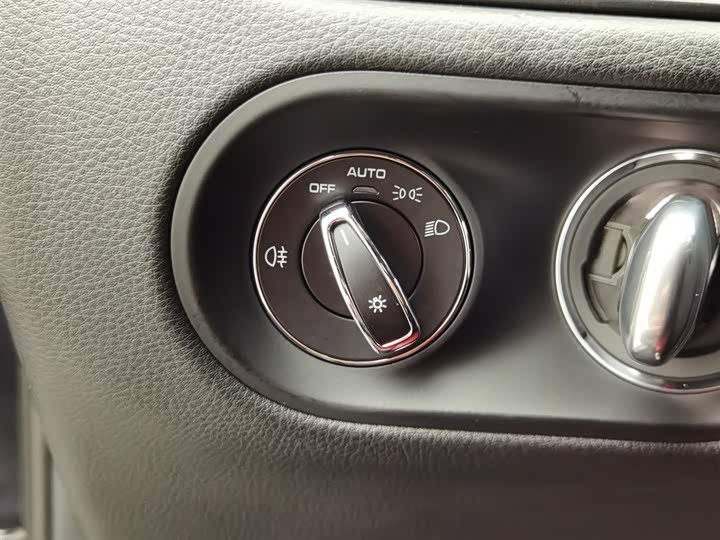 Porsche Macan 2025 2025款 Macan 2.0T 逐梦版