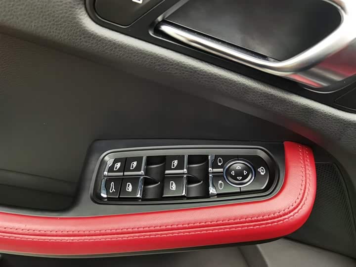 Porsche Macan 2025 2025款 Macan 2.0T 逐梦版