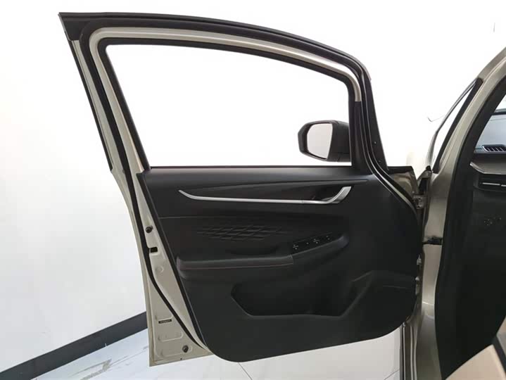 Geely Vision X3 2021 2021款 PRO 1.5L CVT尊贵型