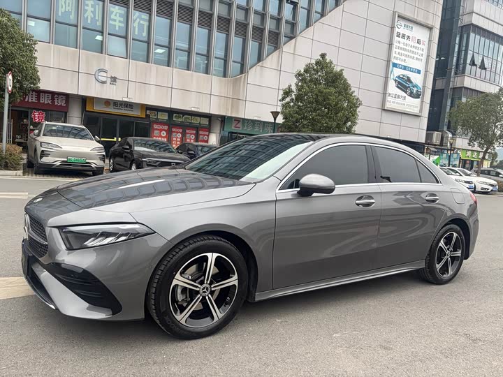 Mercedes-Benz A-Class 2025 2025款 改款 A 200 L 时尚型