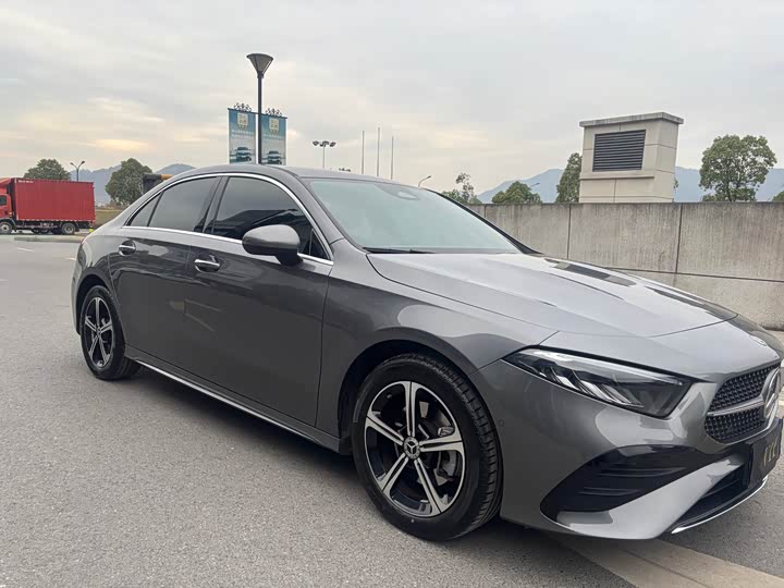 Mercedes-Benz A-Class 2025 2025款 改款 A 200 L 时尚型