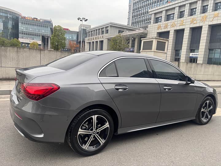 Mercedes-Benz A-Class 2025 2025款 改款 A 200 L 时尚型