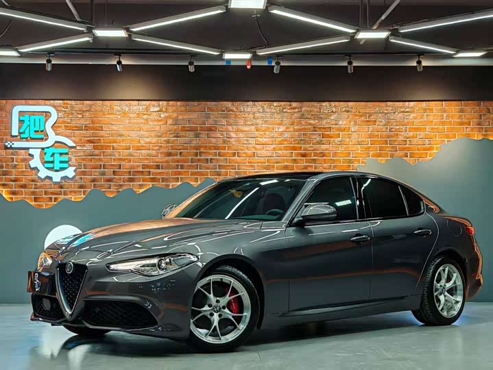 Alfa Romeo Giulia 2020 2020款 2.0T 280HP 豪华运动版