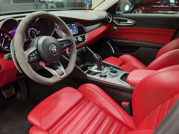 Alfa Romeo Giulia 2020 2020款 2.0T 280HP 豪华运动版