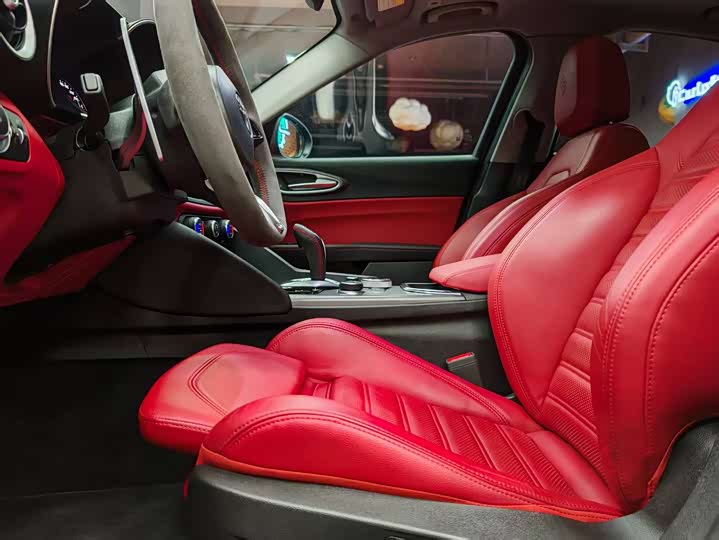 Alfa Romeo Giulia 2020 2020款 2.0T 280HP 豪华运动版