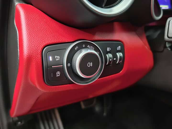 Alfa Romeo Giulia 2020 2020款 2.0T 280HP 豪华运动版