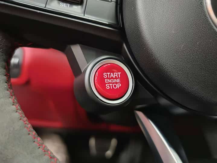 Alfa Romeo Giulia 2020 2020款 2.0T 280HP 豪华运动版