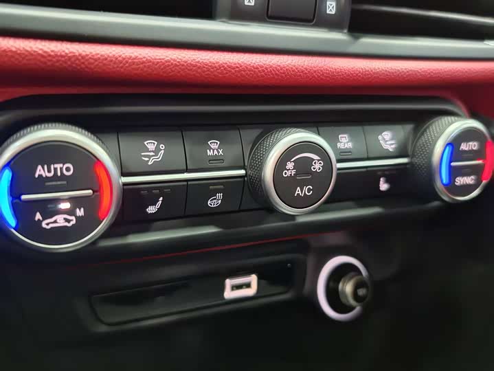 Alfa Romeo Giulia 2020 2020款 2.0T 280HP 豪华运动版