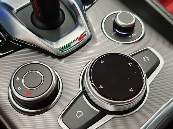 Alfa Romeo Giulia 2020 2020款 2.0T 280HP 豪华运动版