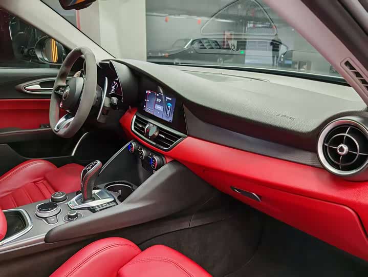 Alfa Romeo Giulia 2020 2020款 2.0T 280HP 豪华运动版