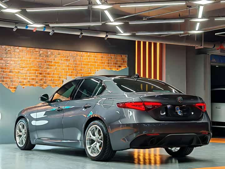 Alfa Romeo Giulia 2020 2020款 2.0T 280HP 豪华运动版