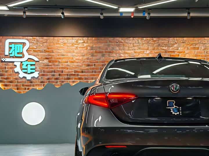 Alfa Romeo Giulia 2020 2020款 2.0T 280HP 豪华运动版