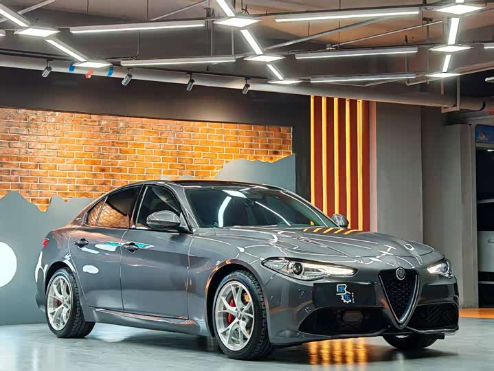 Alfa Romeo Giulia 2020 2020款 2.0T 280HP 豪华运动版