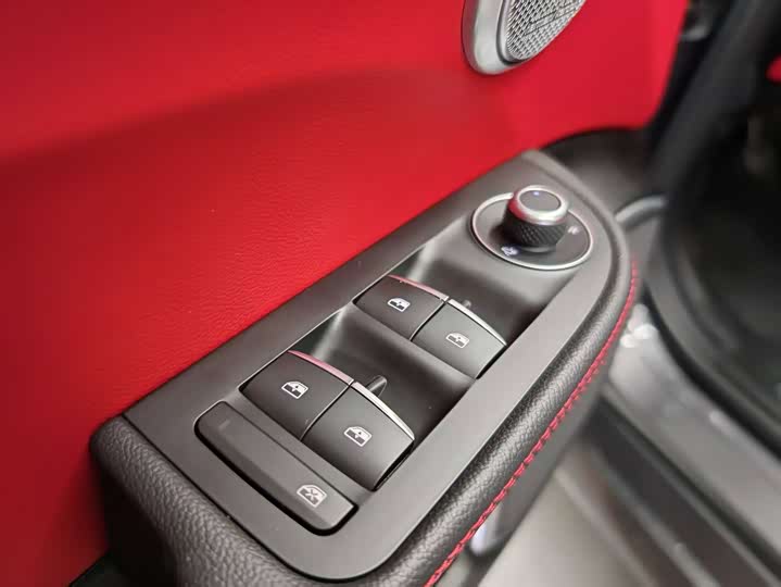 Alfa Romeo Giulia 2020 2020款 2.0T 280HP 豪华运动版