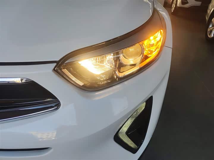 Kia KX1 2021 2021款 1.4L 自动趣享运动款