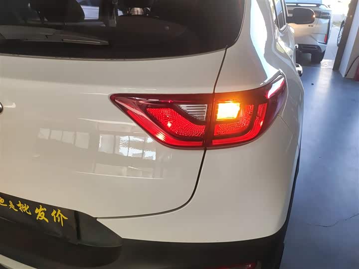 Kia KX1 2021 2021款 1.4L 自动趣享运动款