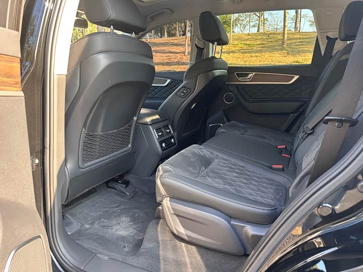 Hongqi HS7 2022 2022款 2.0T DCT两驱智联旗享版 五座