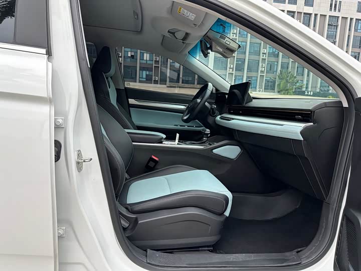 Geely Emgrand L 2022 2022款 1.4T CVT至尊型