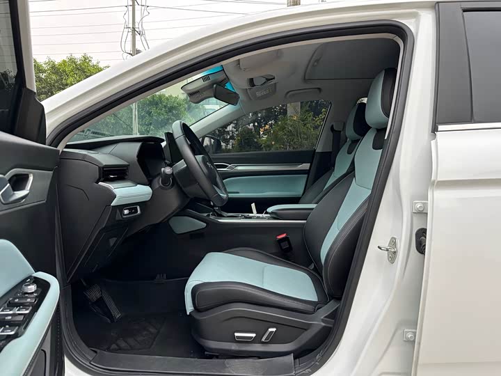 Geely Emgrand L 2022 2022款 1.4T CVT至尊型
